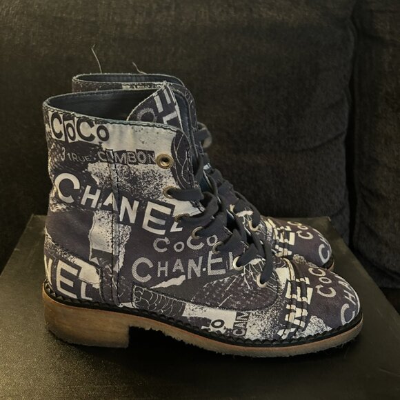 WOMEN 100% AUTHENTIC LACEUP PRINTED SUEDE CALFSKIN CHANEL WHITE/NAVY BLUE BOOTS - Picture 2 of 14